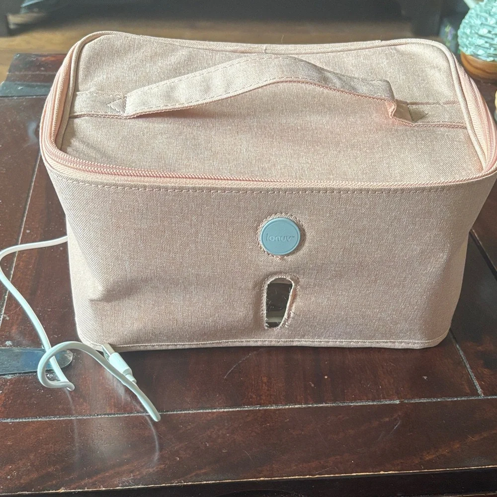 Ionuv Pink Travel Bag